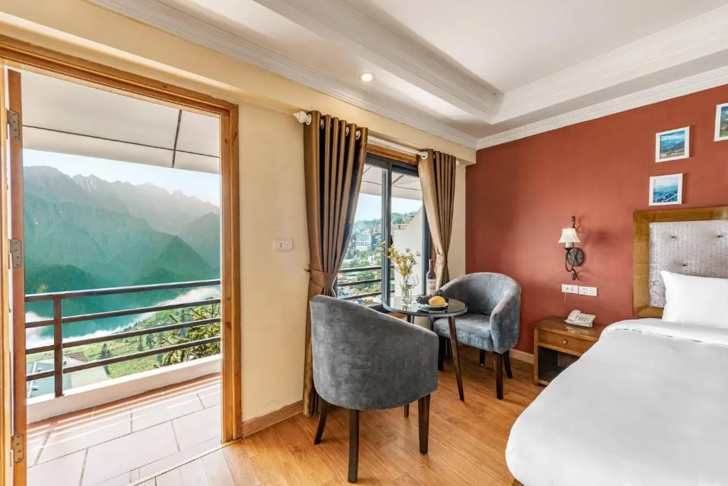 Deluxe Double Room with Balcony — Tiger Sapa hotel